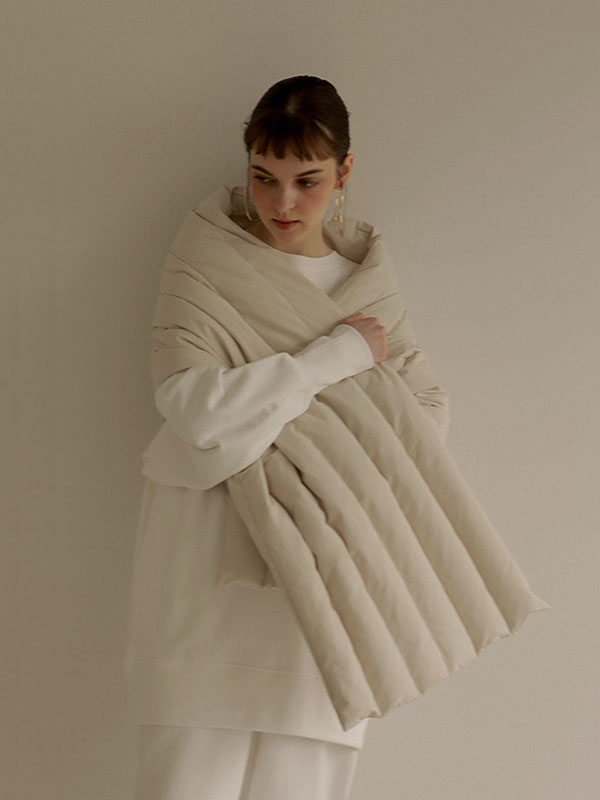 エンベロップダウンストール F Ivory グッズ Etre Tokyo Official Online Store エトレトウキョウ